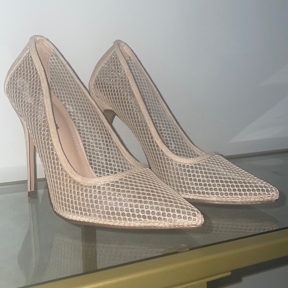 Fishnet Pumps - Picture 4 of 9